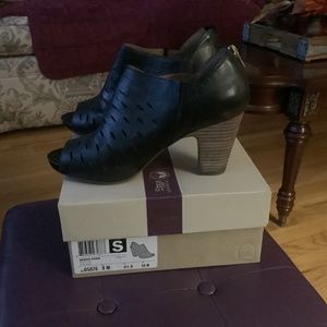 Clarks Okena Posh peep toe shootie